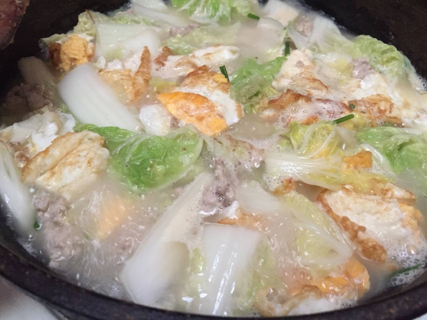 ต้มแกงจืดผักกาดขาวใส่ไข่ดาว