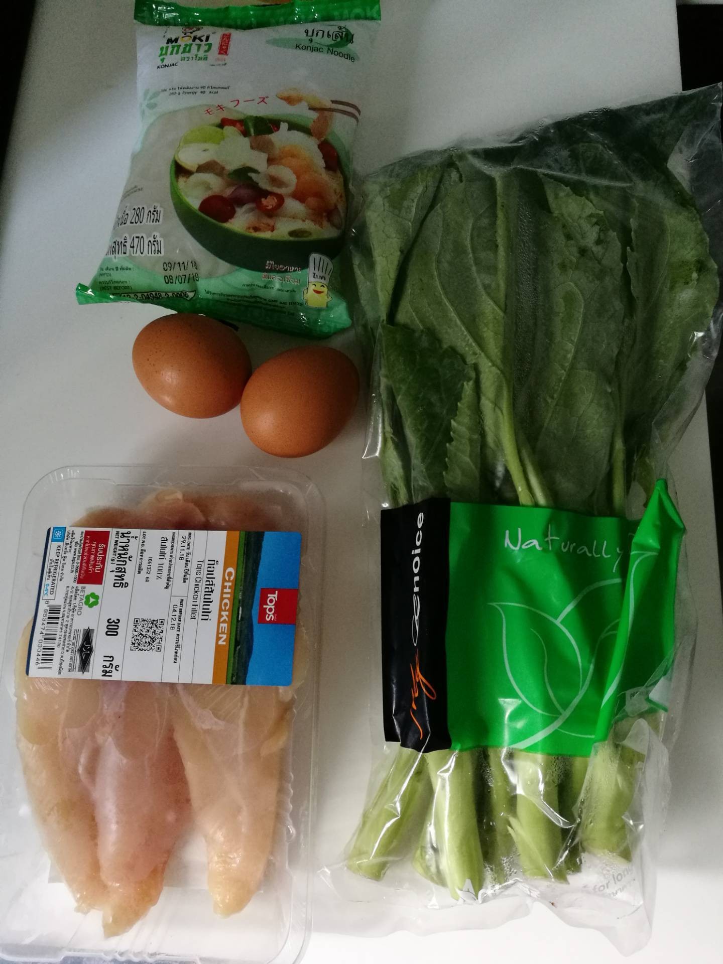 ผัดซีอิ๊วไก่เส้นบุก