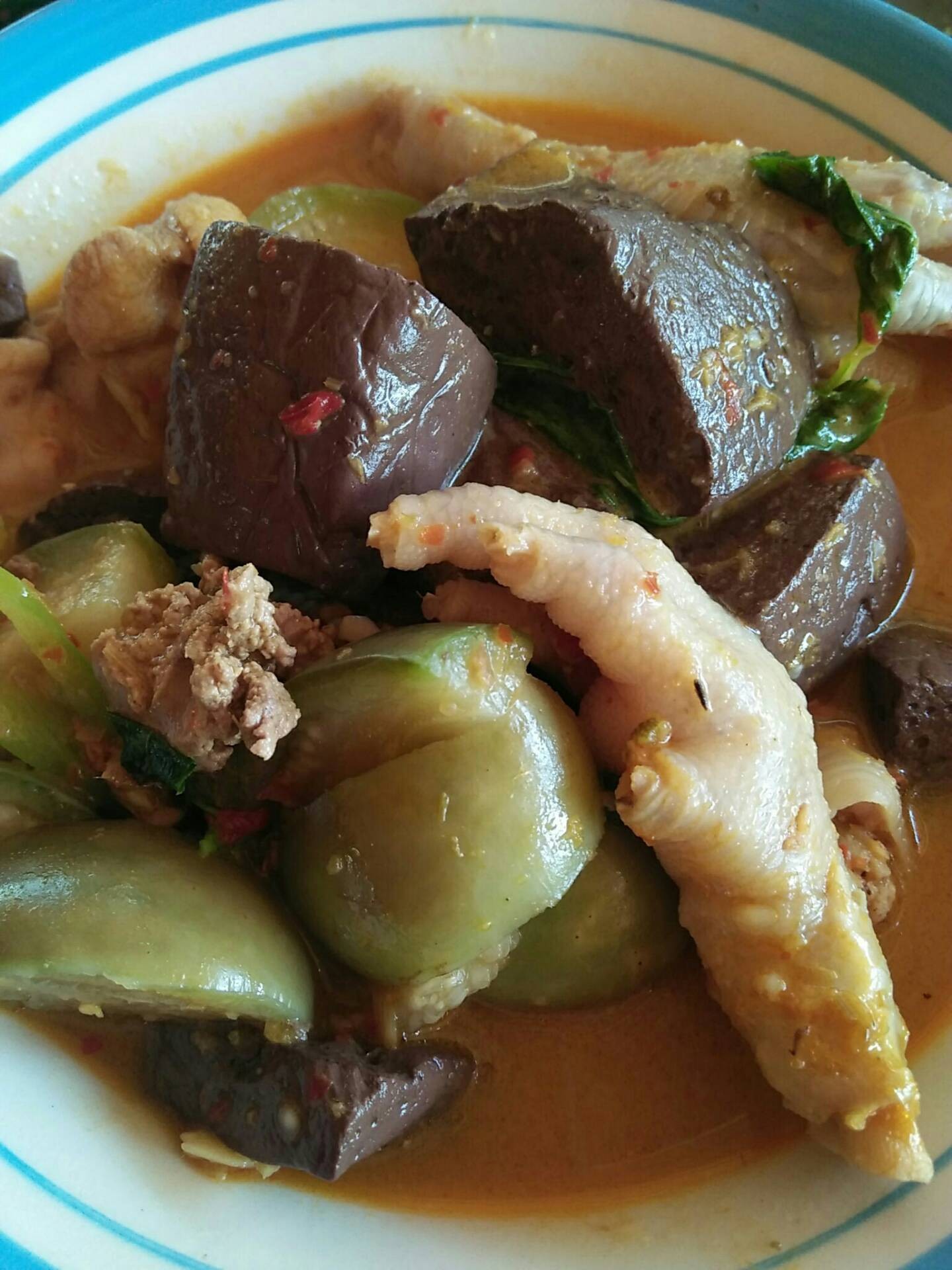 แกงกระทิมะเขือเปาะใส่ตรีน..ไก่