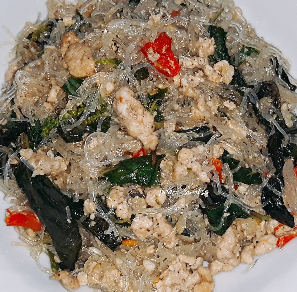 วุ้นเส้นผัดกะเพรา