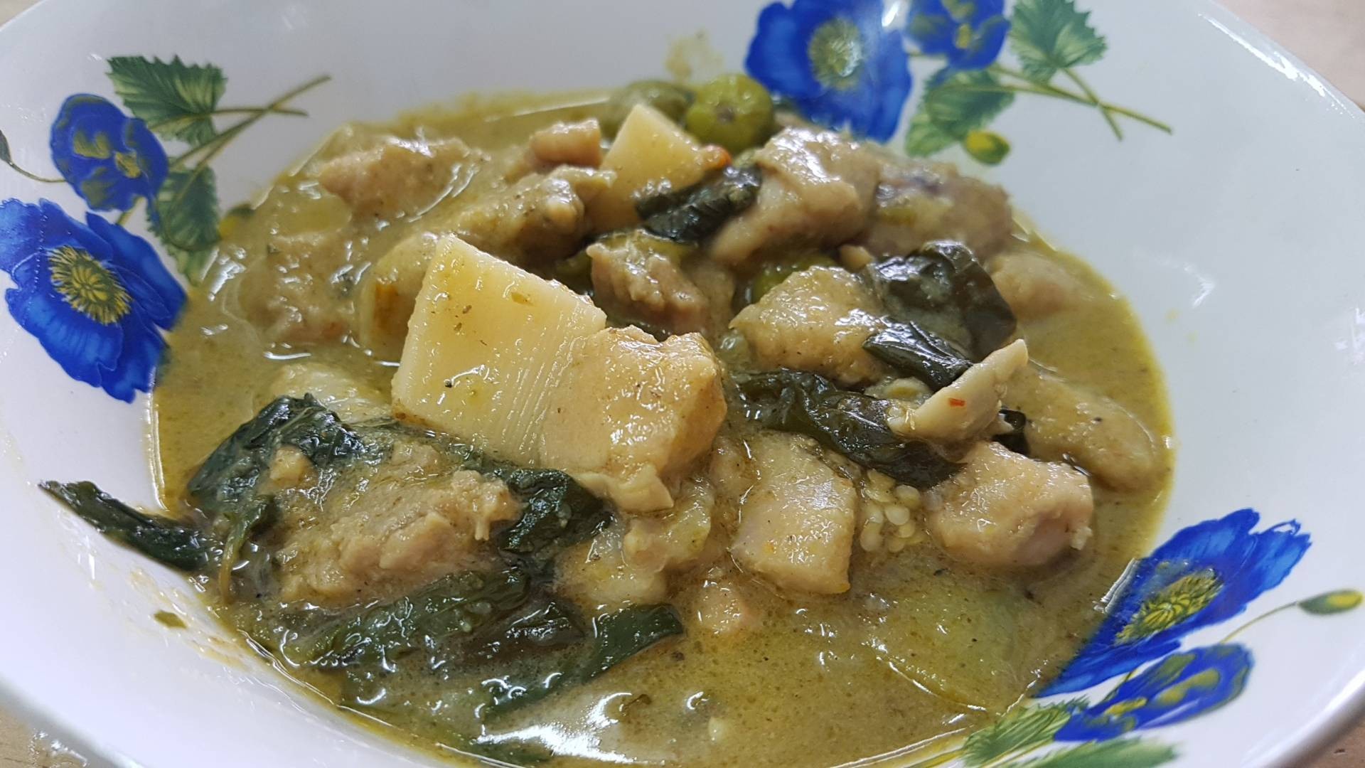 แกงเขียวหวานหน่อไม้ไก่