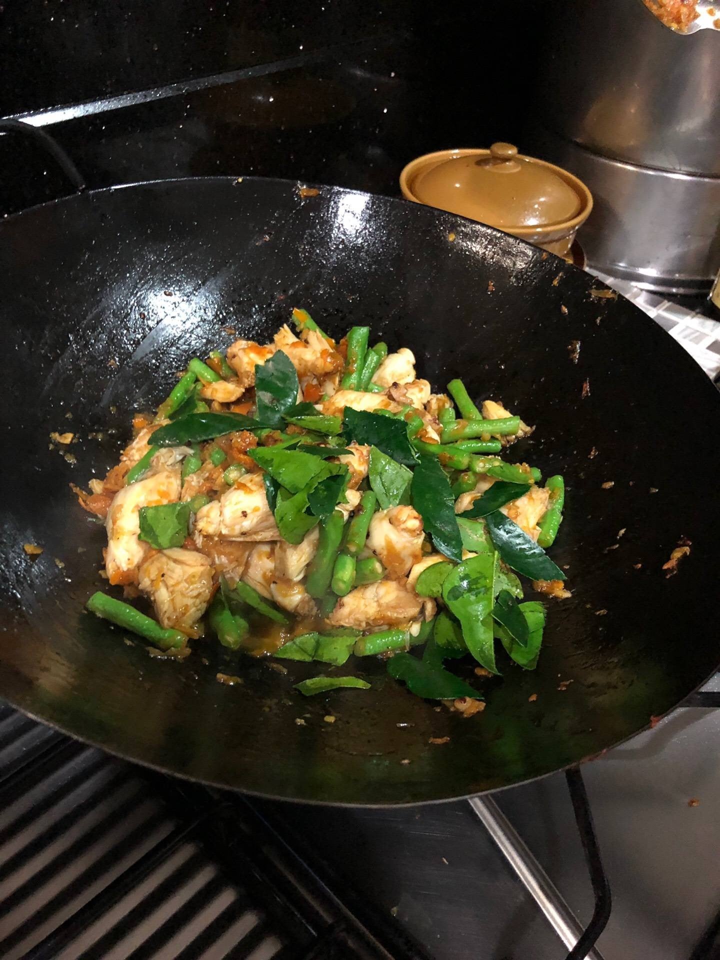 เนื้อปูผัดพริกเหลือง