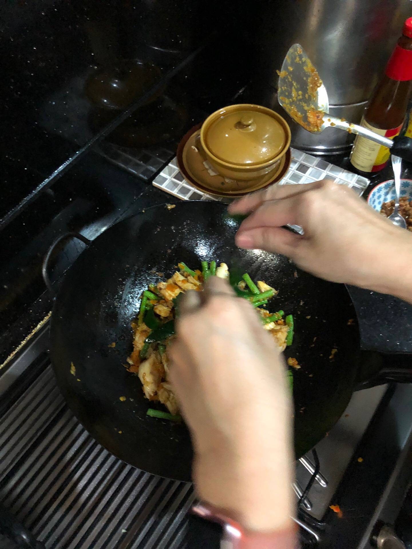 เนื้อปูผัดพริกเหลือง