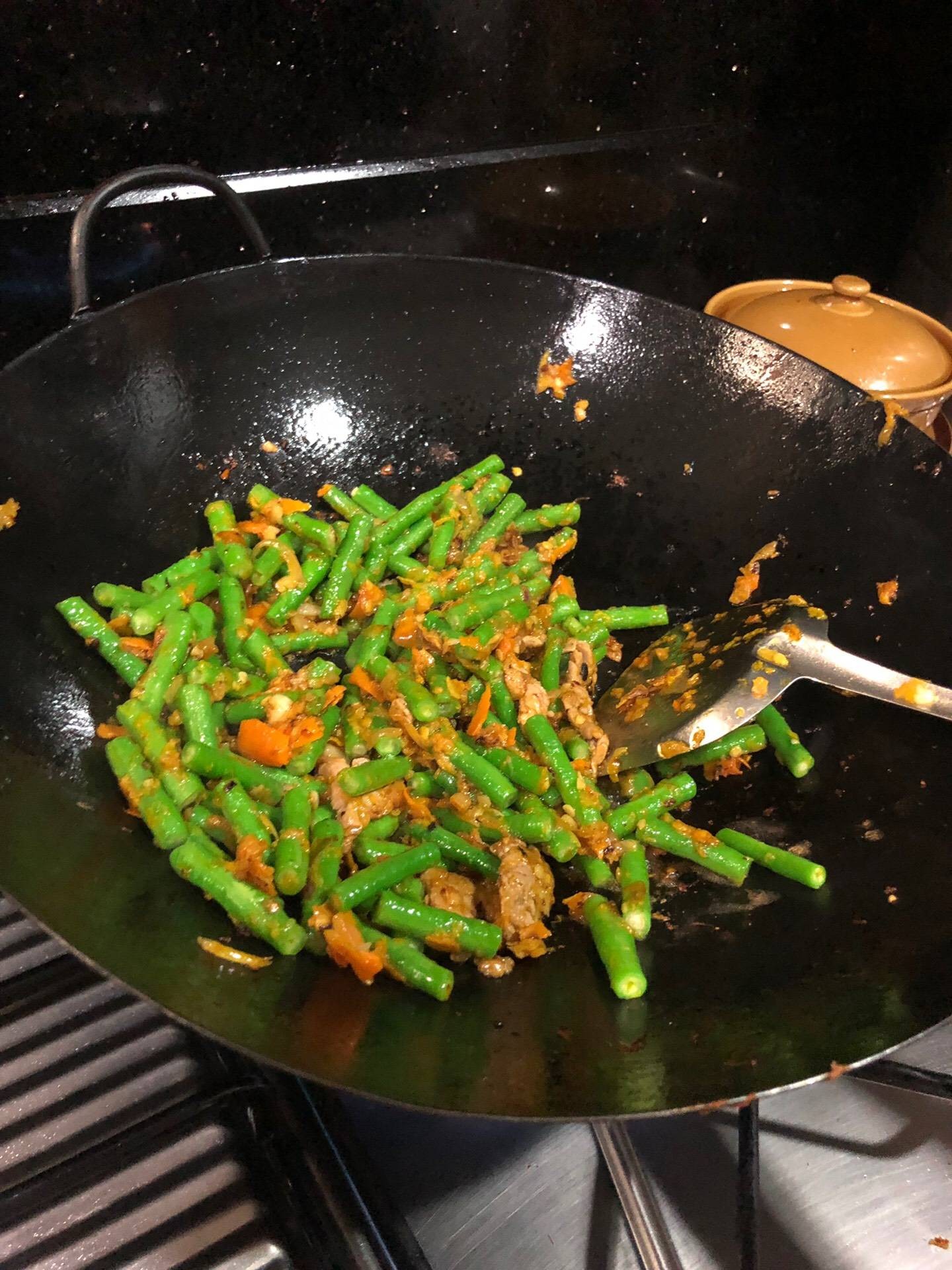 เนื้อปูผัดพริกเหลือง