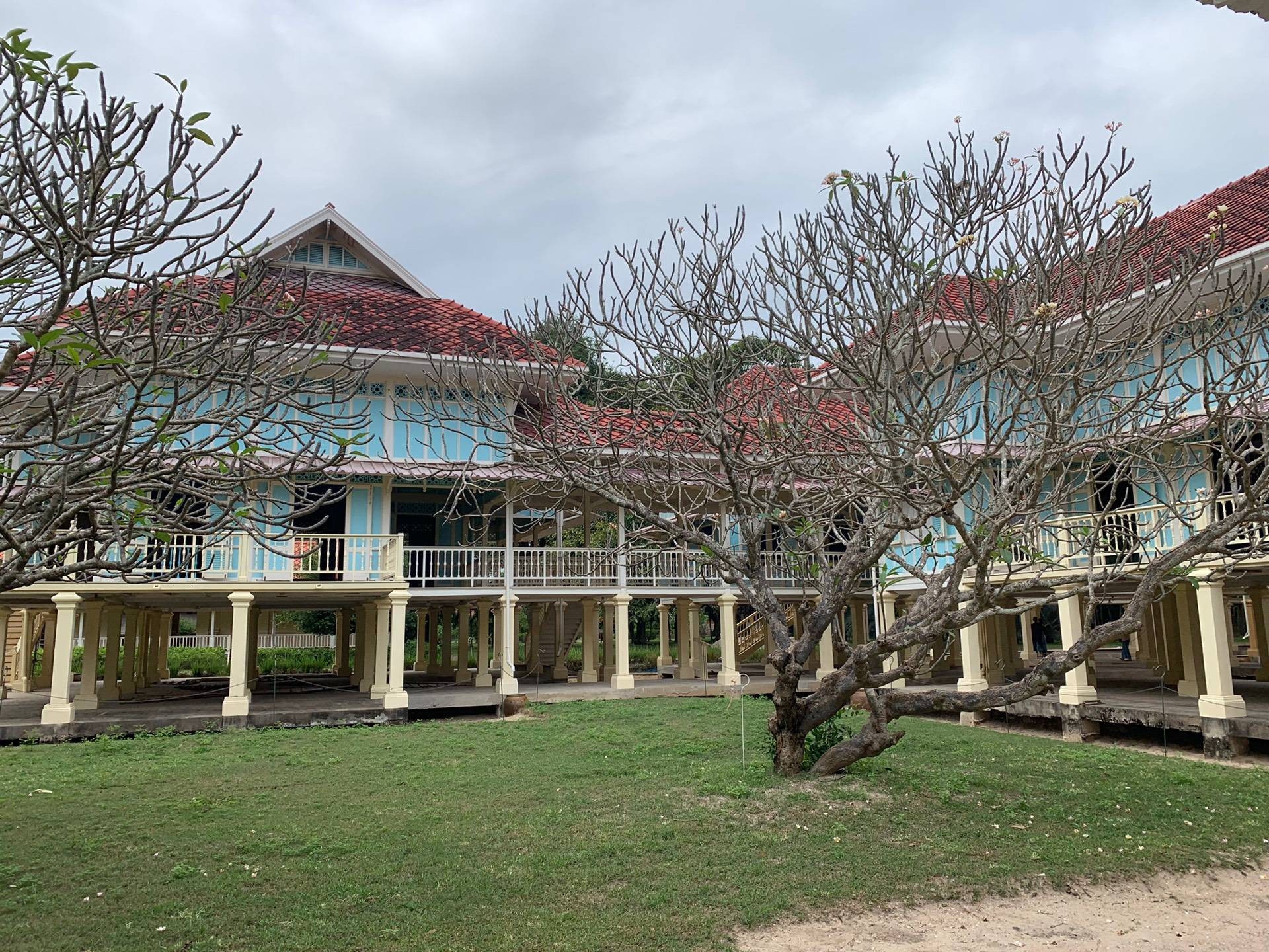 พระราชนิเวศน์มฤคทายวัน