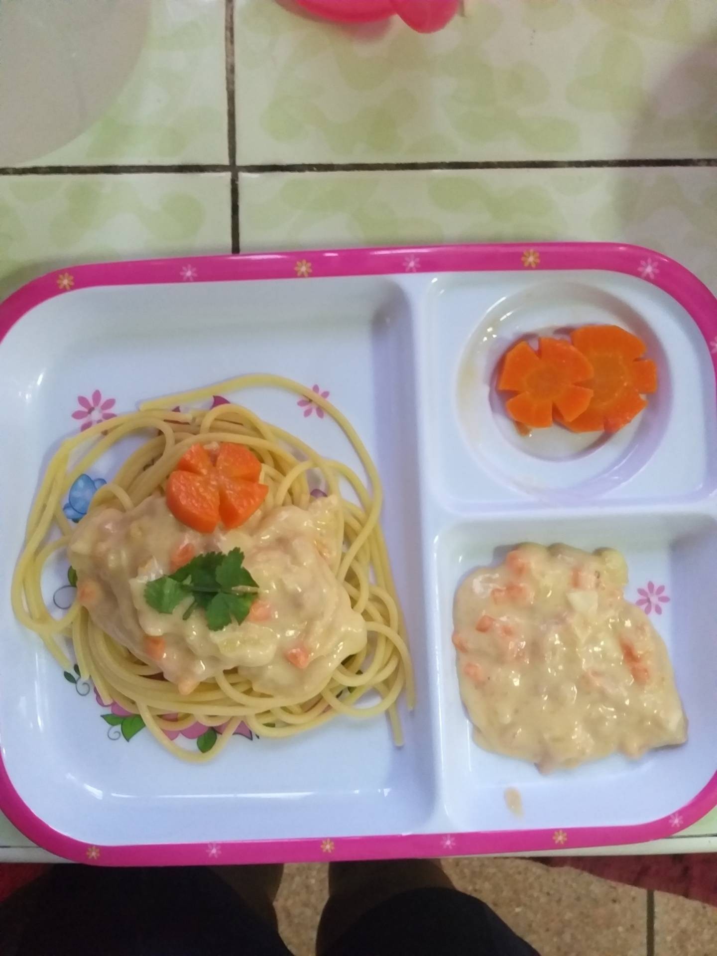 สปาเก็ตตี้ไวท์ซอส