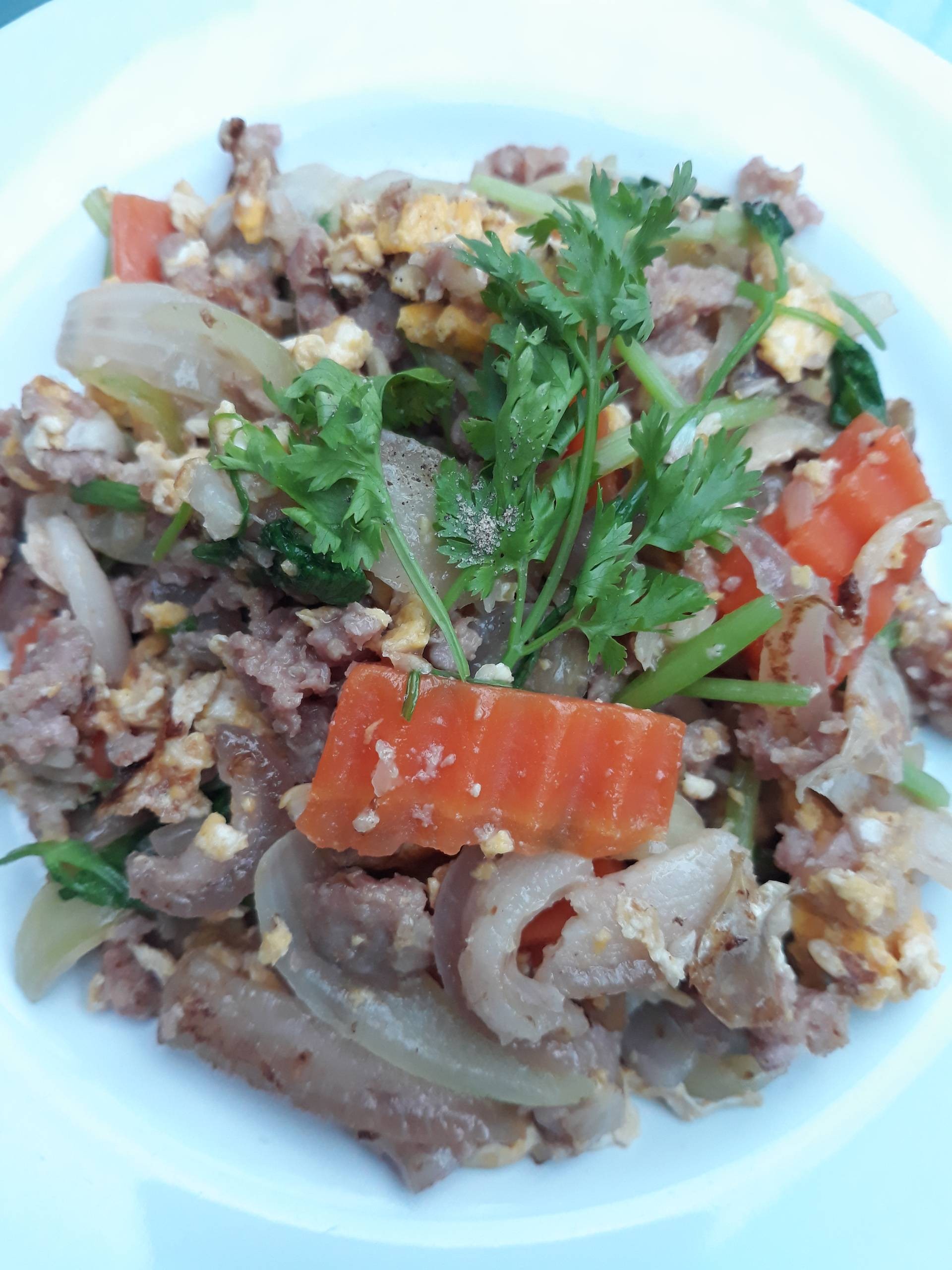 ผัดแหนมใส่ไข่