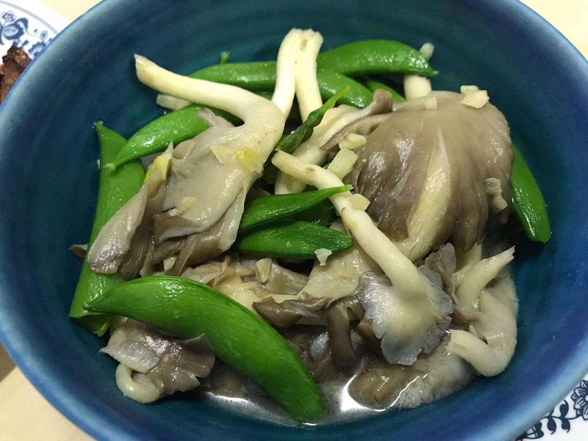 ผัดถั่วลันเตา เห็ดนางฟ้า