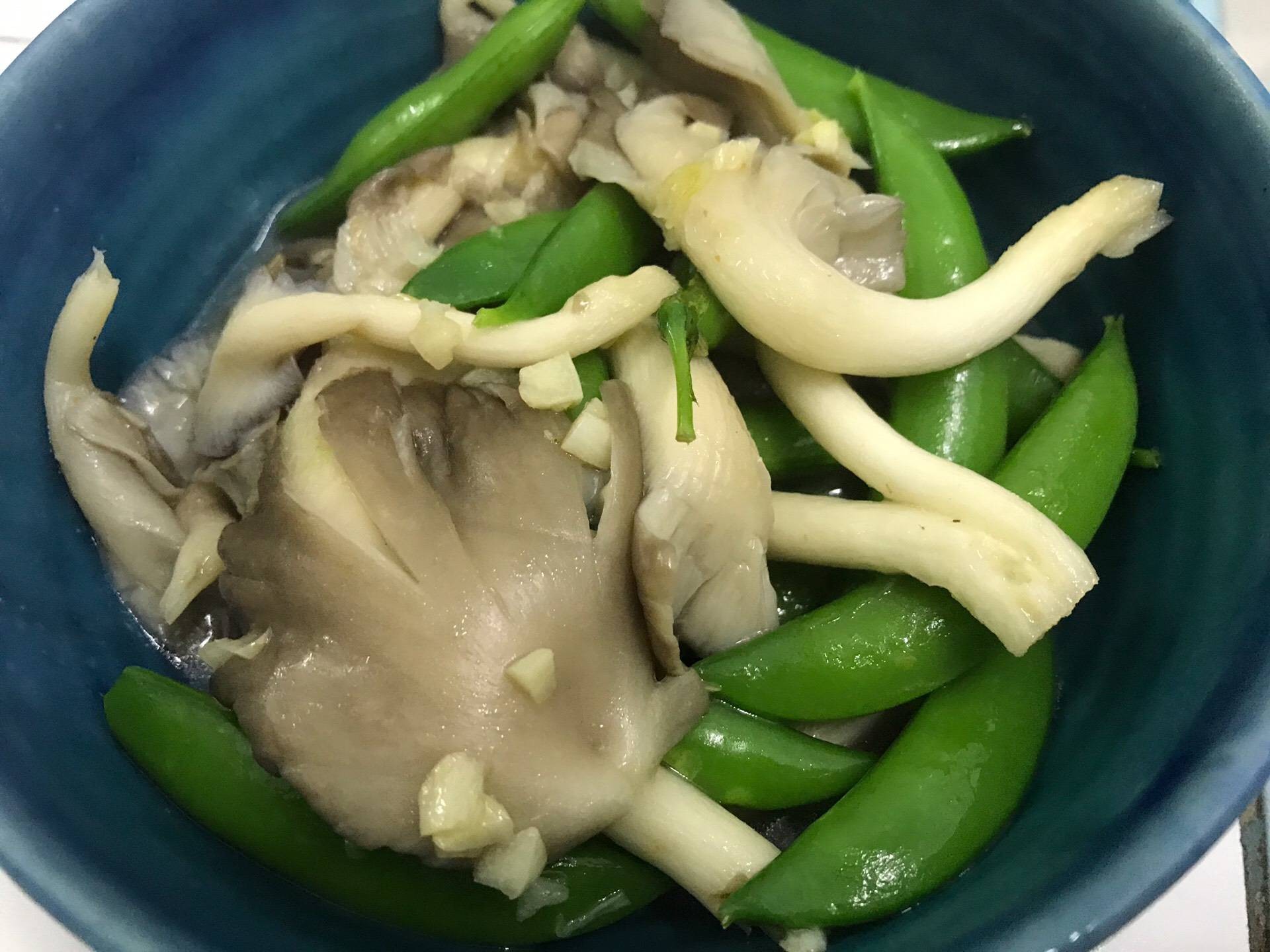 ผัดถั่วลันเตา เห็ดนางฟ้า