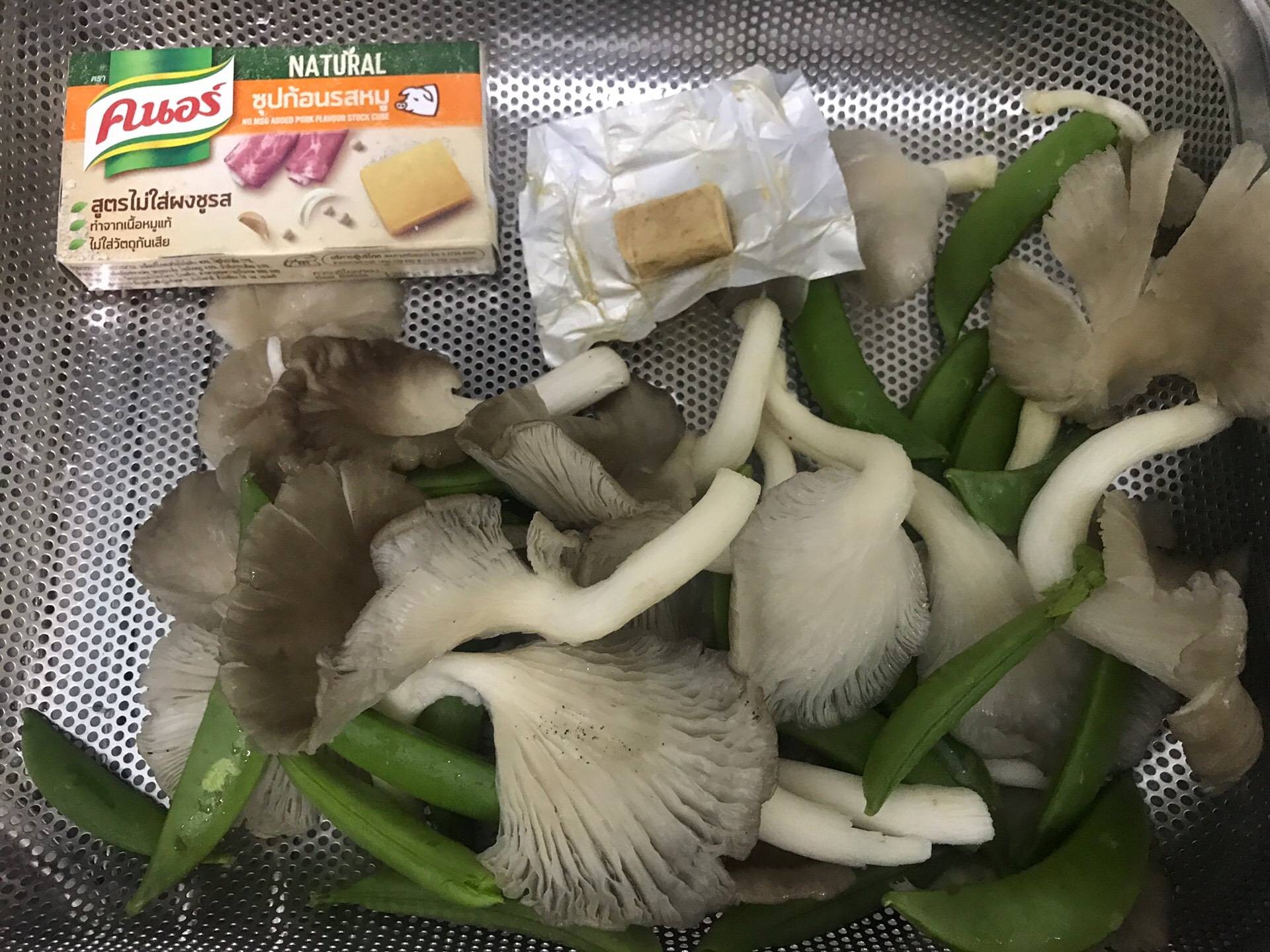 ผัดถั่วลันเตา เห็ดนางฟ้า