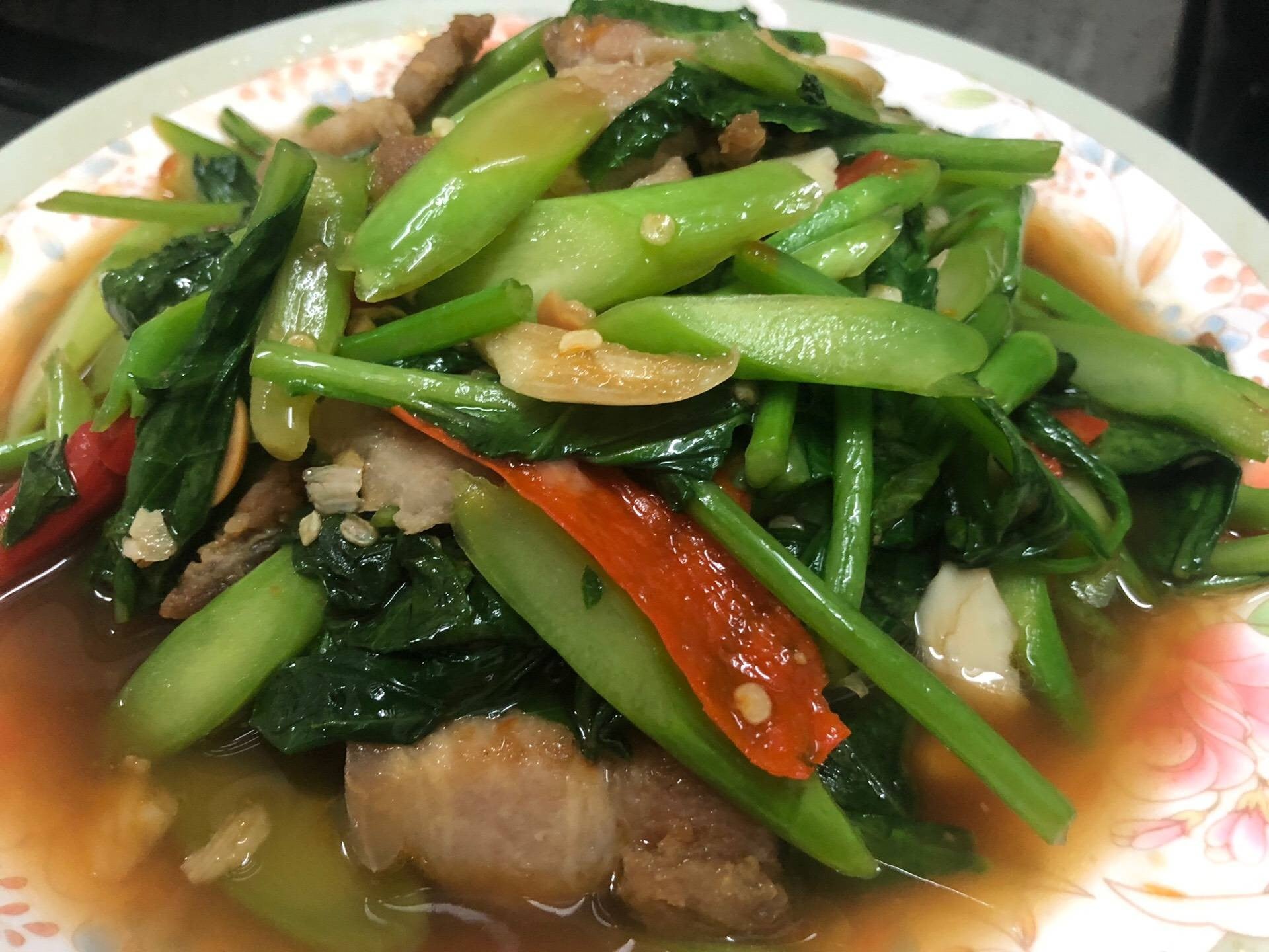ผัดคะน้าหมู 