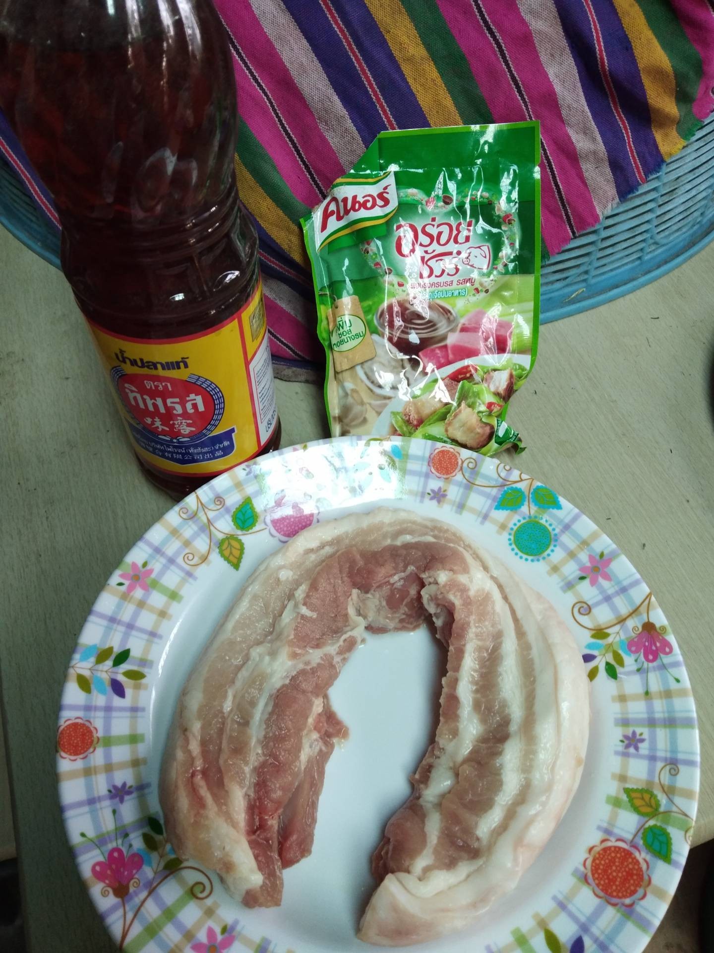 หมูสามชั้นทอดน้ำปลา