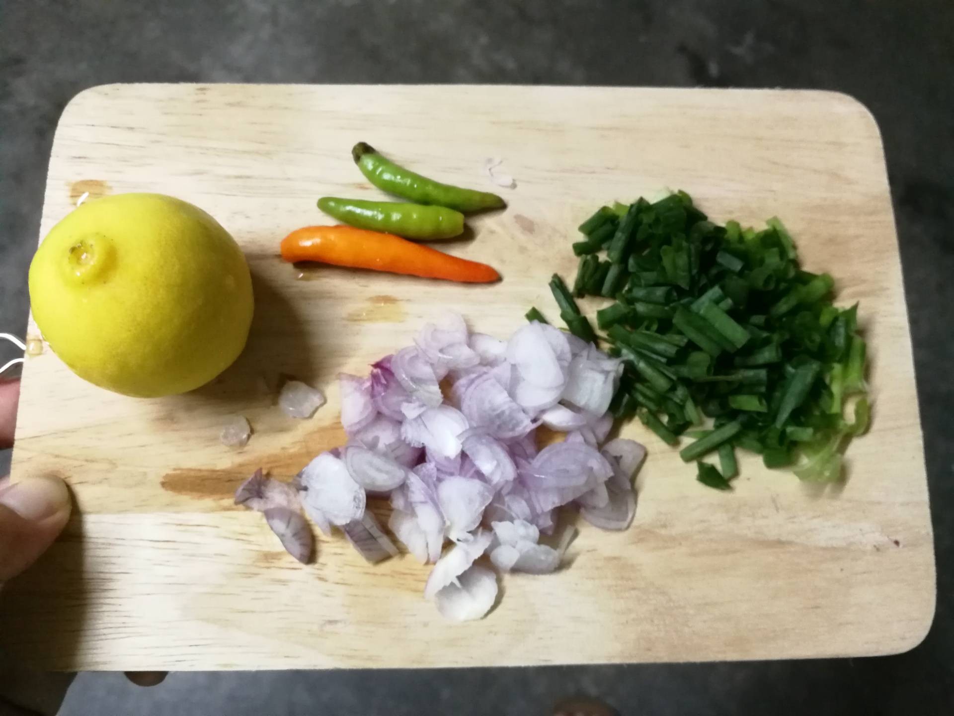 ลาบหมูสไตล์คนอุปกรณ์น้อย