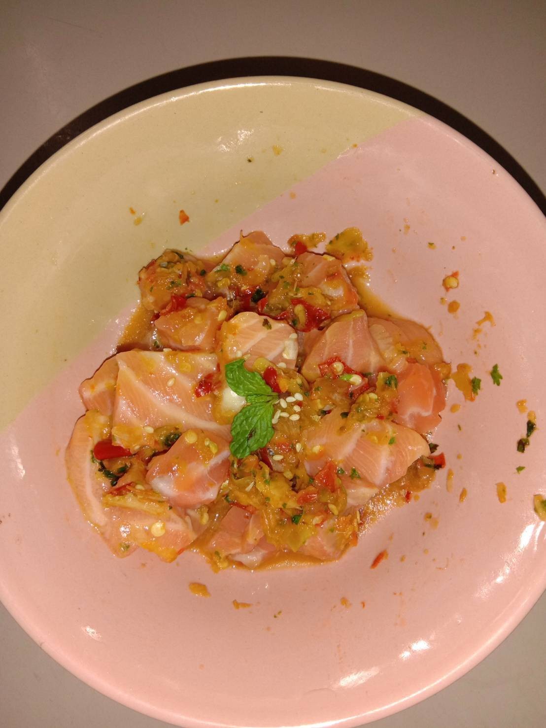 ยำแซลมอนแซ่บซี๊ด