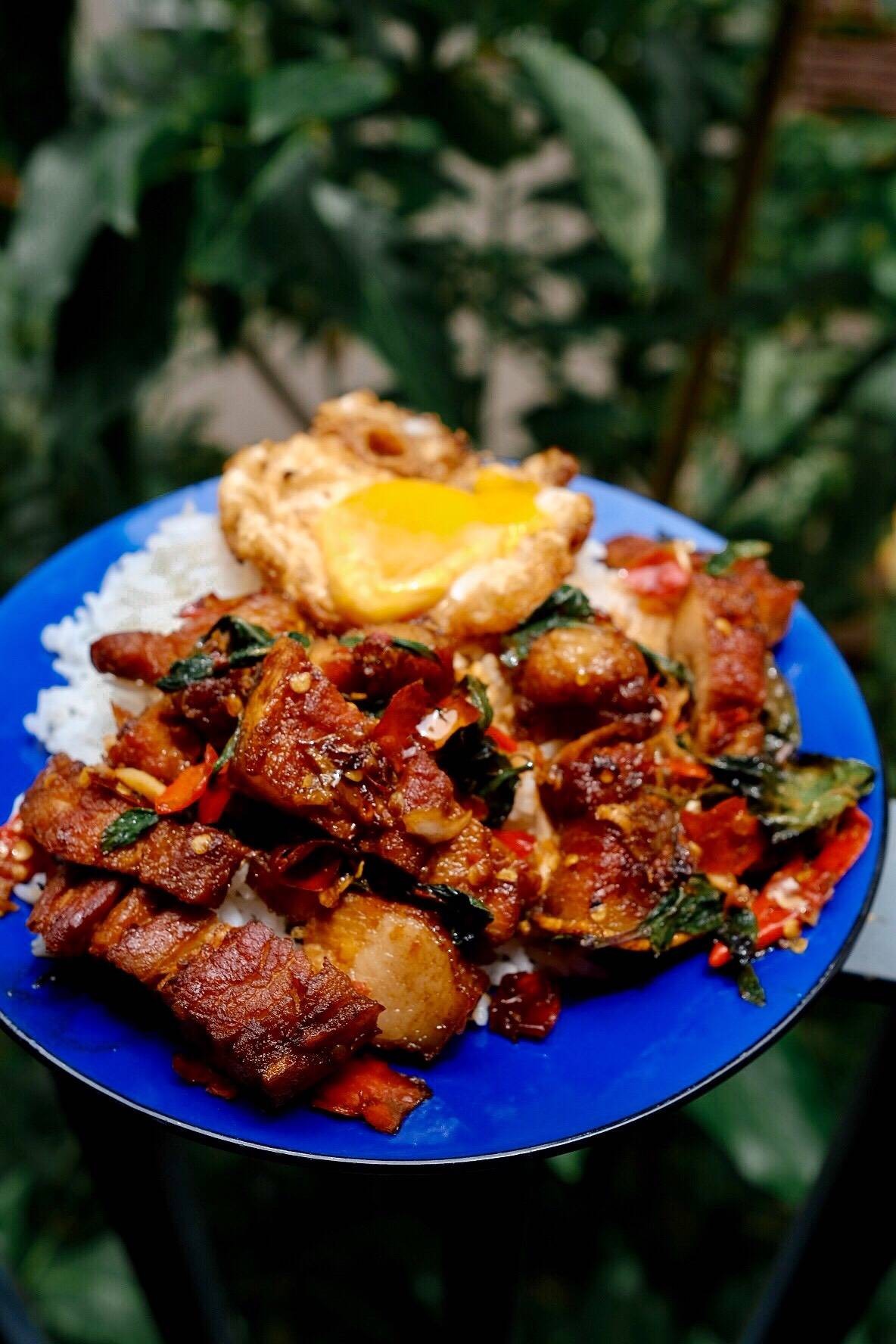 กะเพราหมูสามชั้นกรอบๆ+ไข่กรอบ
