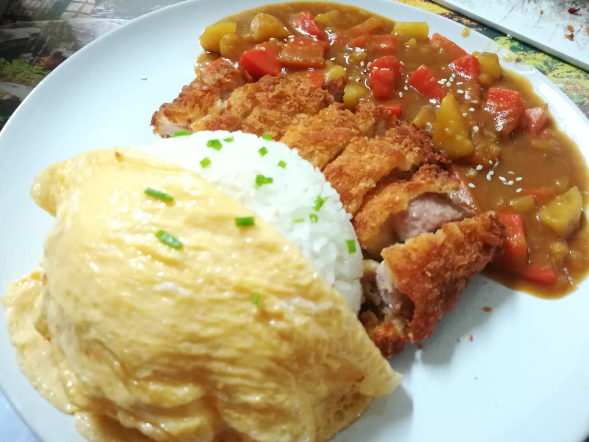 ข้าวแกงกะหรี่หมูทอดทงคัตสึ