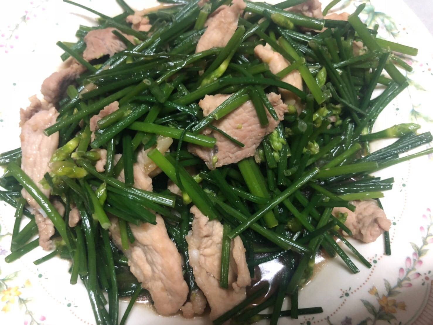 ผัดดอกไม้กวาดใส่หมู