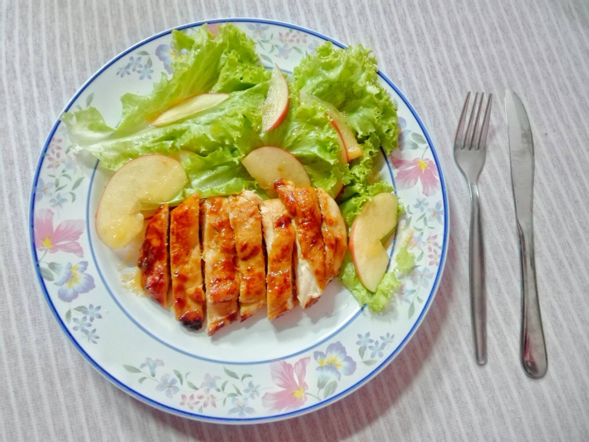 สลัดอกไก่ย่างซอส 🍯&🍊