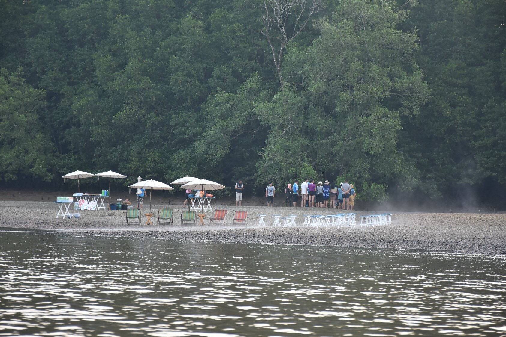 สปาโคลนร้อนคลองมะรุ่ย