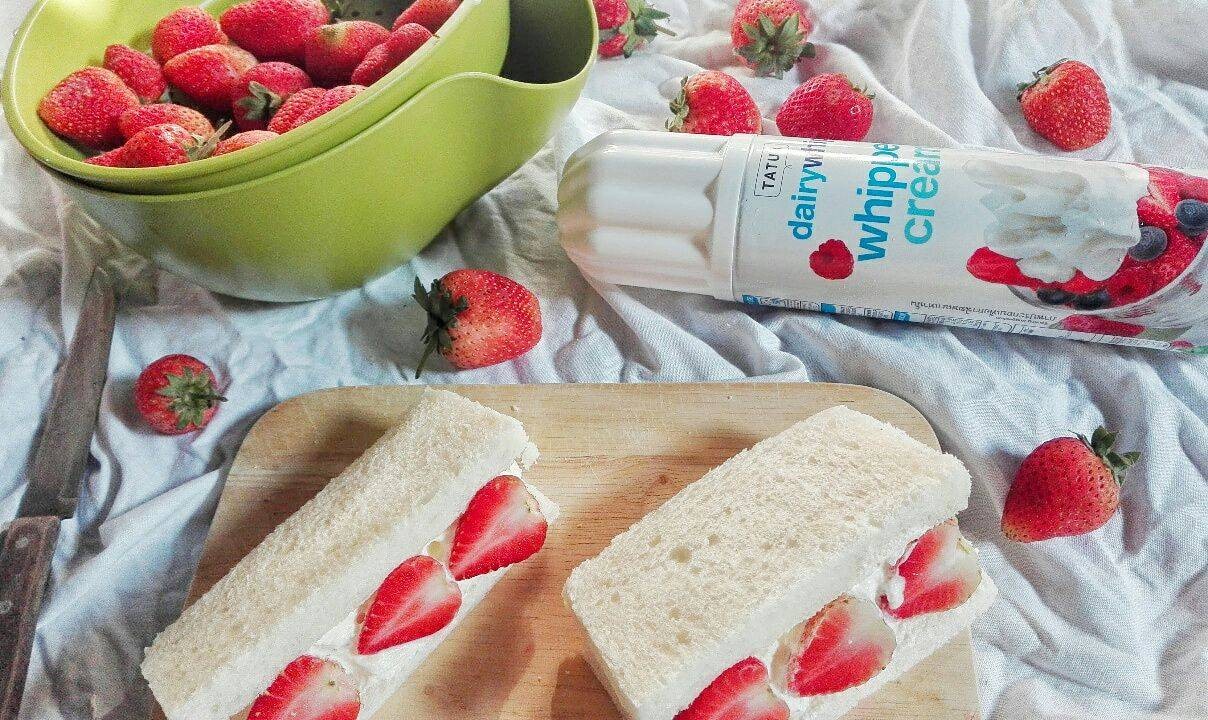 สตอเบอร์รี่ครีมแซนวิช 🍓