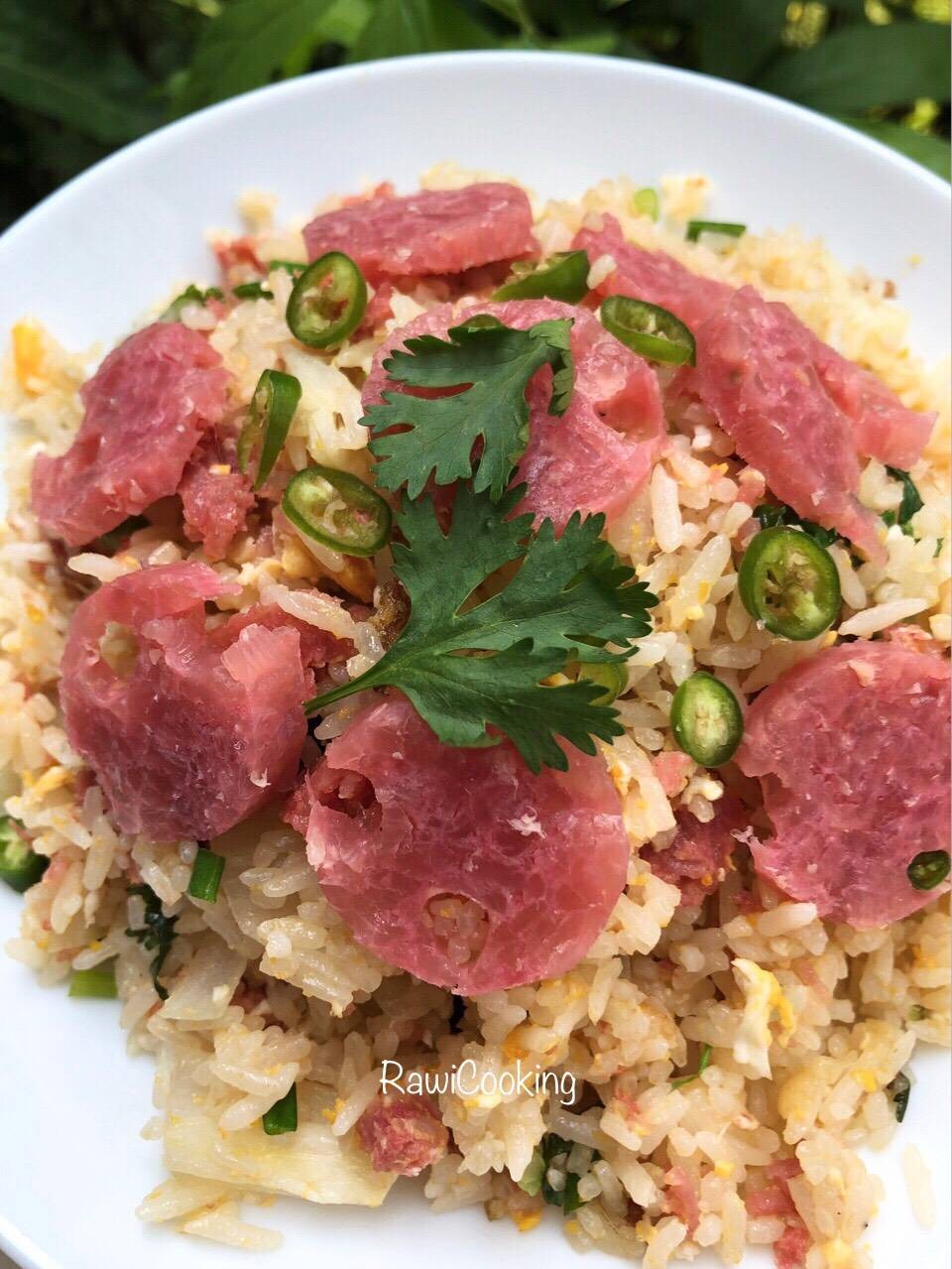 ข้าวผัดแหนม