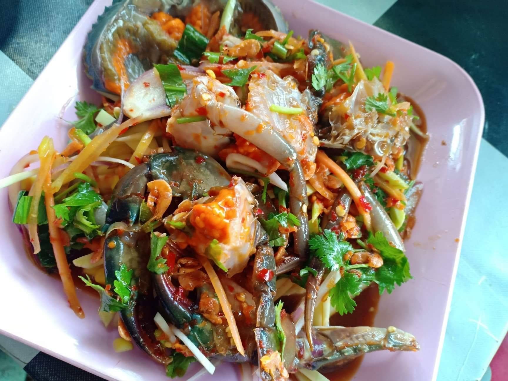 ยำม่วงโพด ปูไข่