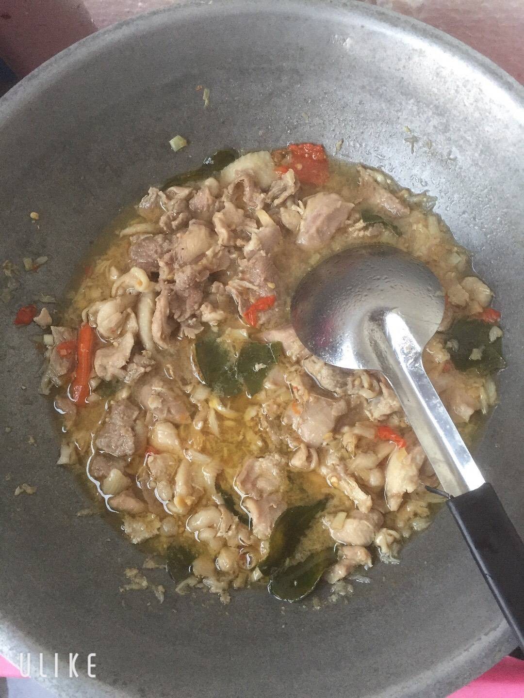 ไก่อ่อมกระเทียม เด็กหอ