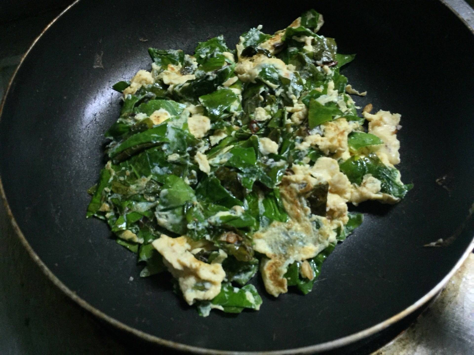 ใบเหลียงผัดไข่