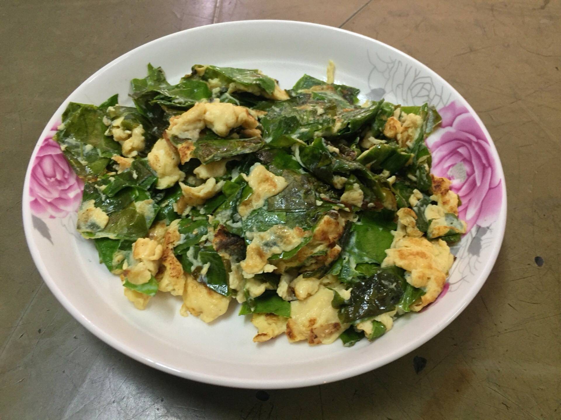 ใบเหลียงผัดไข่