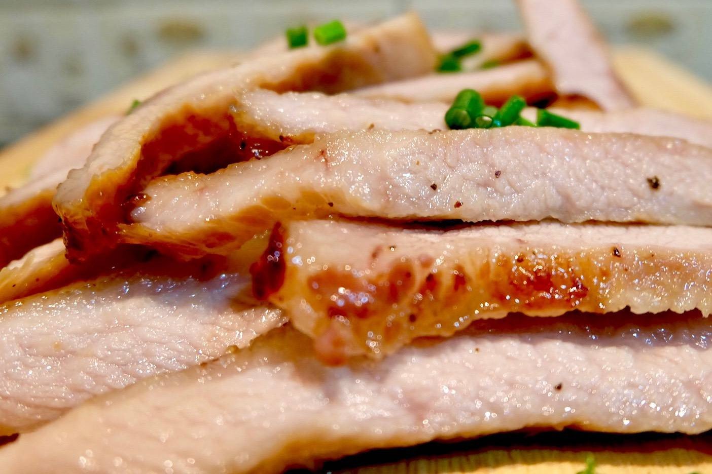 คอหมูย่าง (กระเทียมพริกไทยดำ)