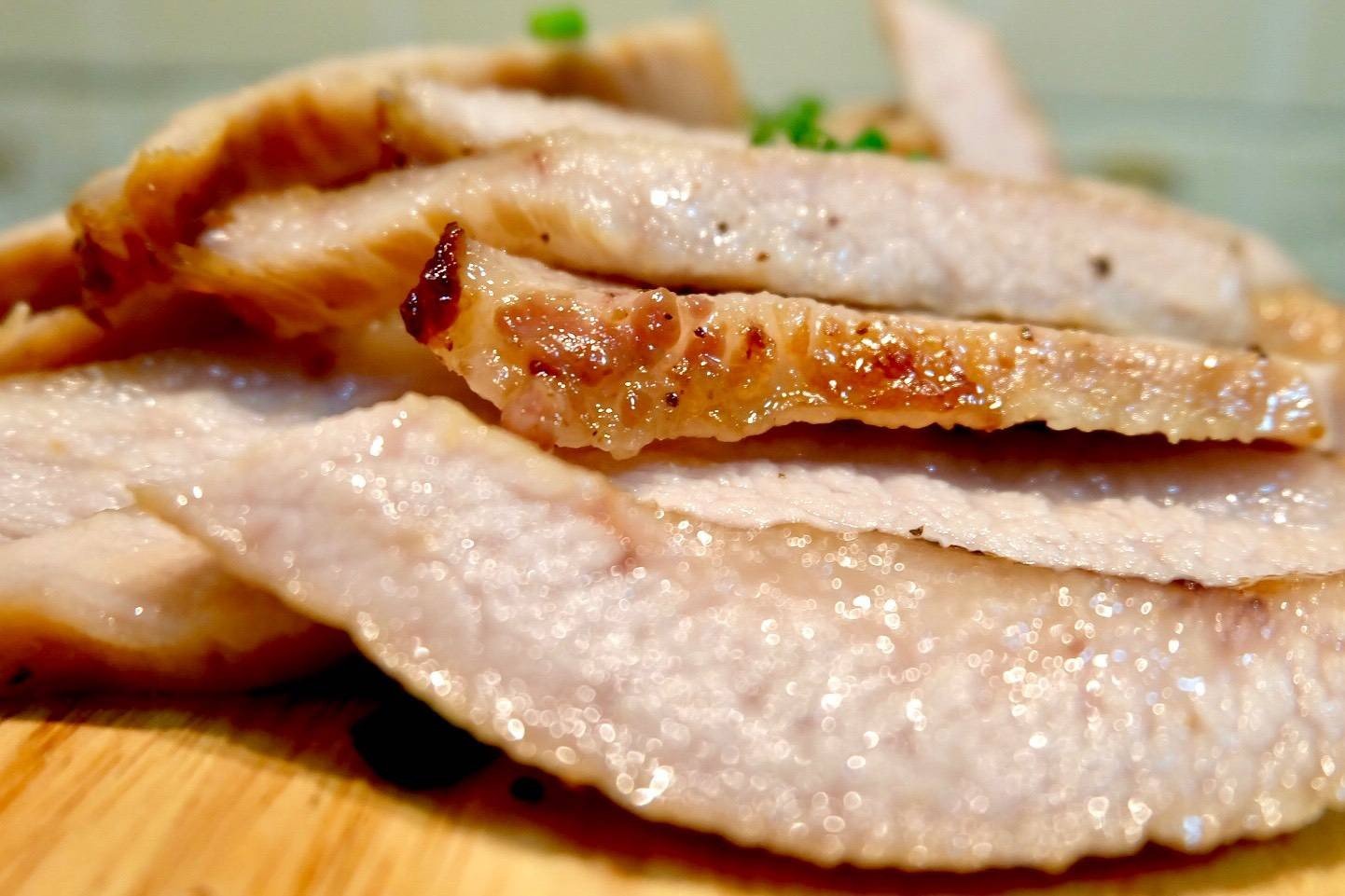 คอหมูย่าง (กระเทียมพริกไทยดำ)