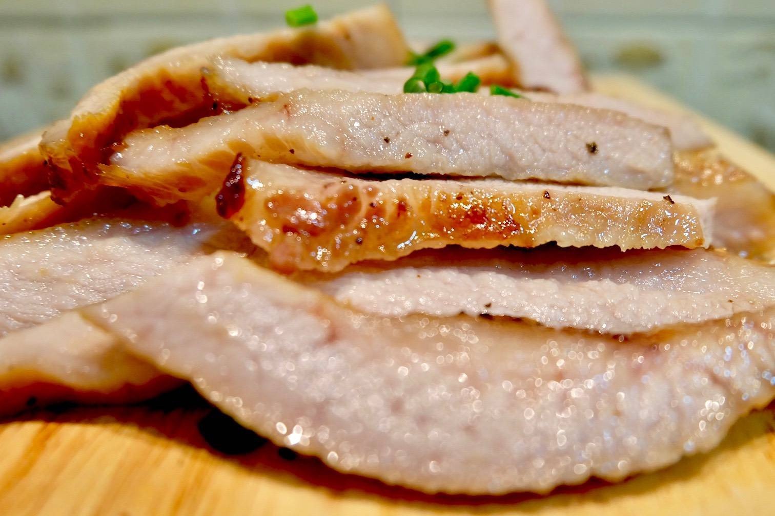 คอหมูย่าง (กระเทียมพริกไทยดำ)