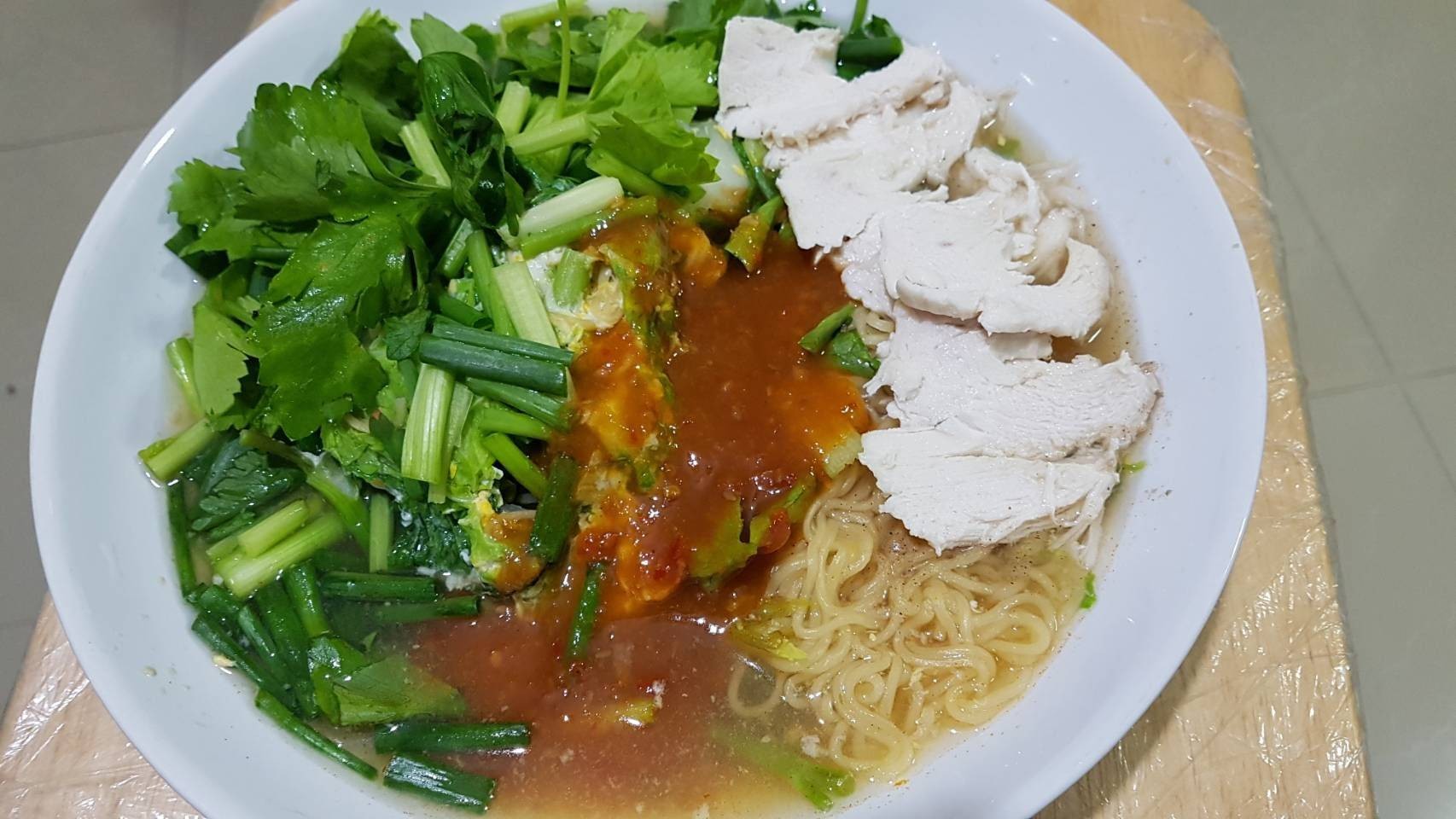 ราเมงสุกี้ อกไก่ฉีก