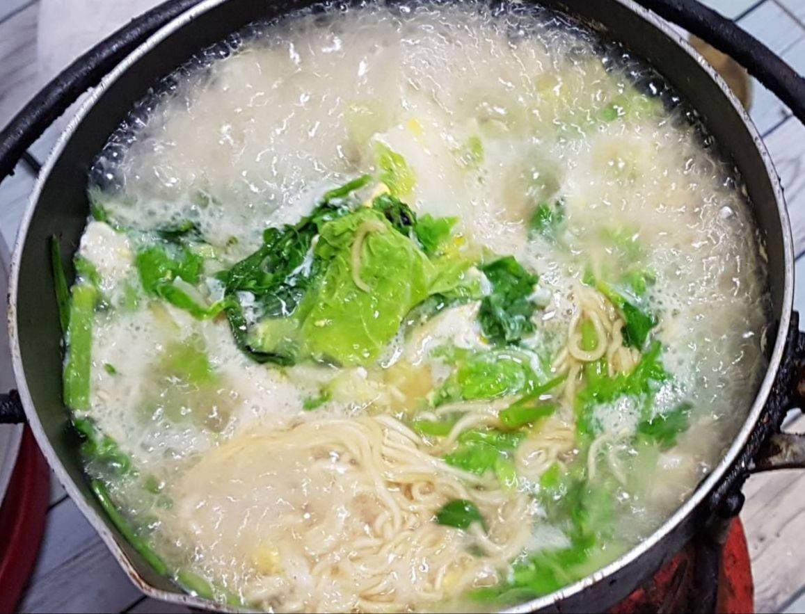 ราเมงสุกี้ อกไก่ฉีก