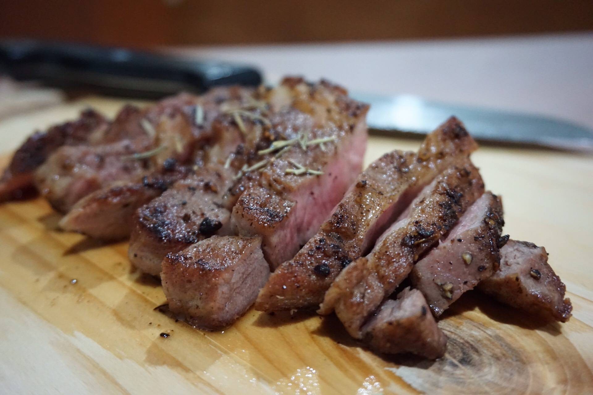 สันคอหมูย่างพริกไทยดำ