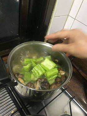 ต้มมะระกระดูกหมูเห็ดหอม