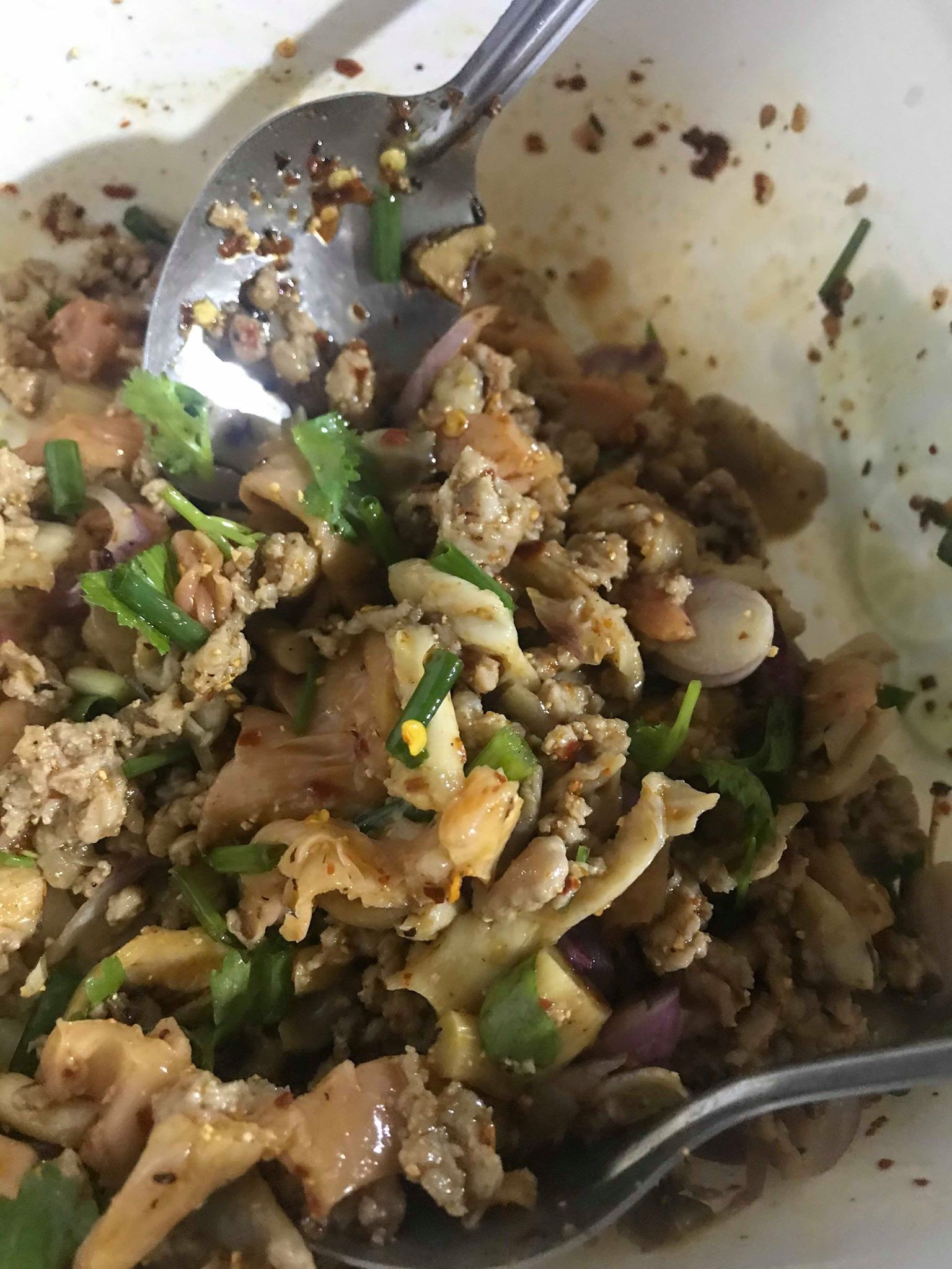 ลาบหมูสับกับเห็ดรวมมิตร 