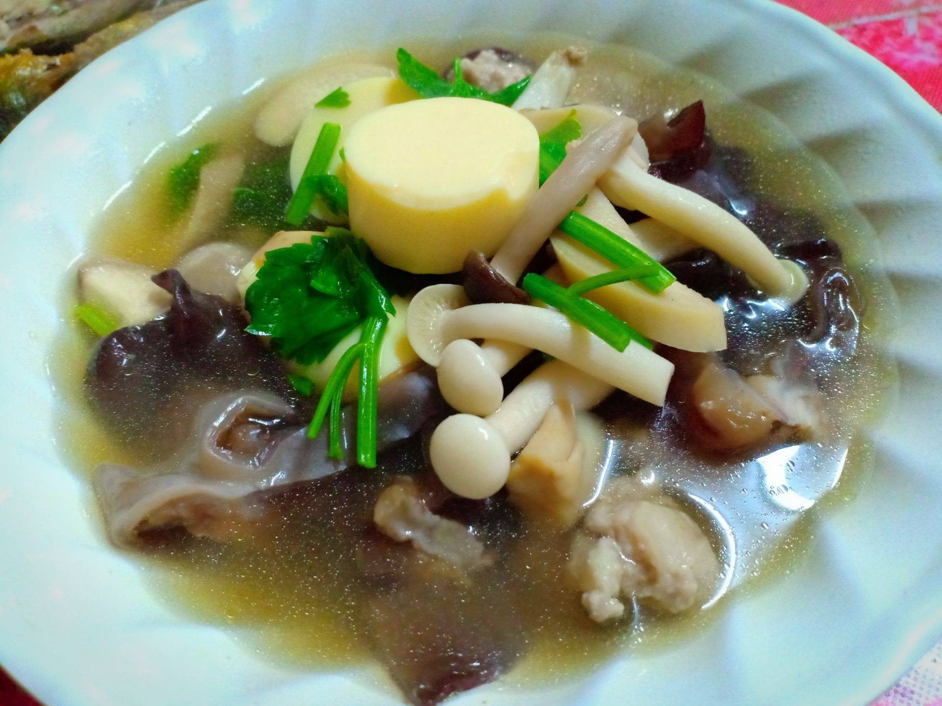 แกงจืดเห็ดรวมเต้าหูหมูสับ