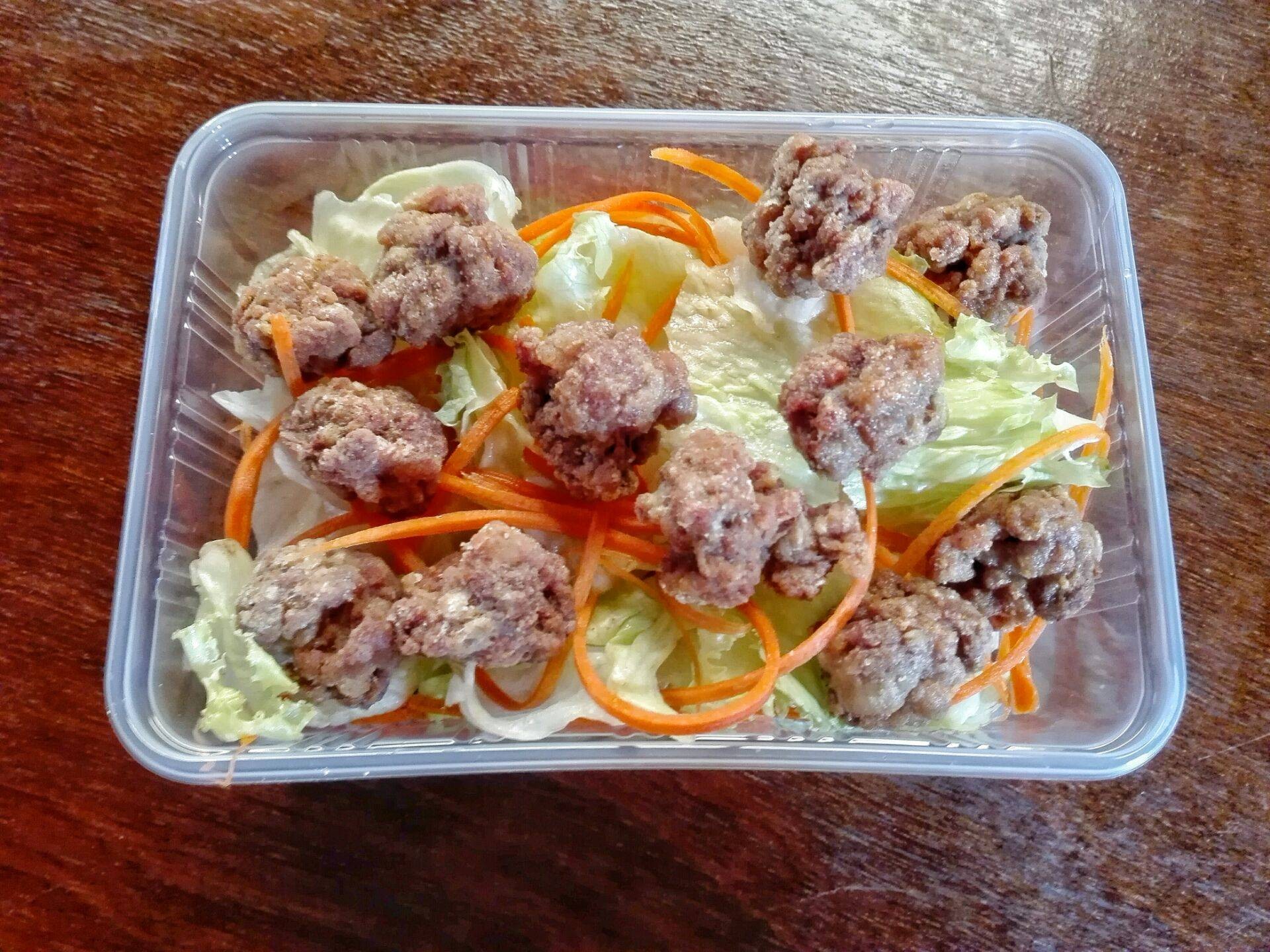 สลัดหมูคาราเกะ