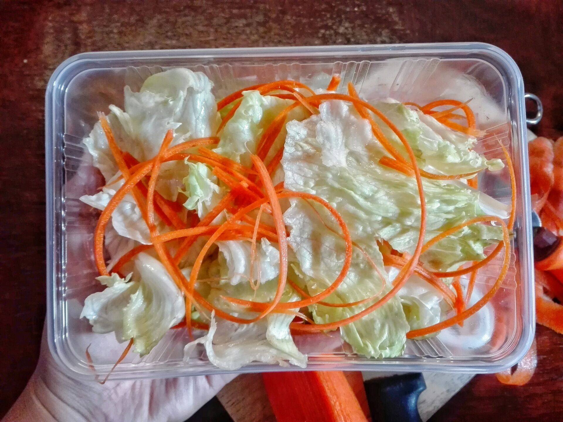 สลัดหมูคาราเกะ