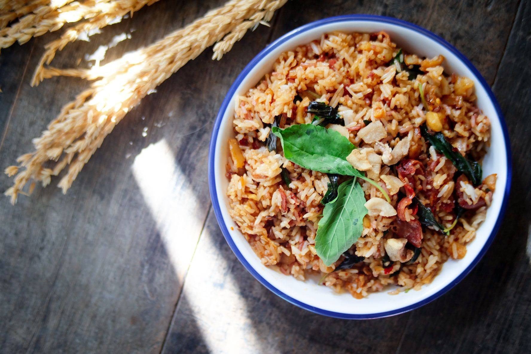 ข้าวผัดกระเพราคลุกเบคอน