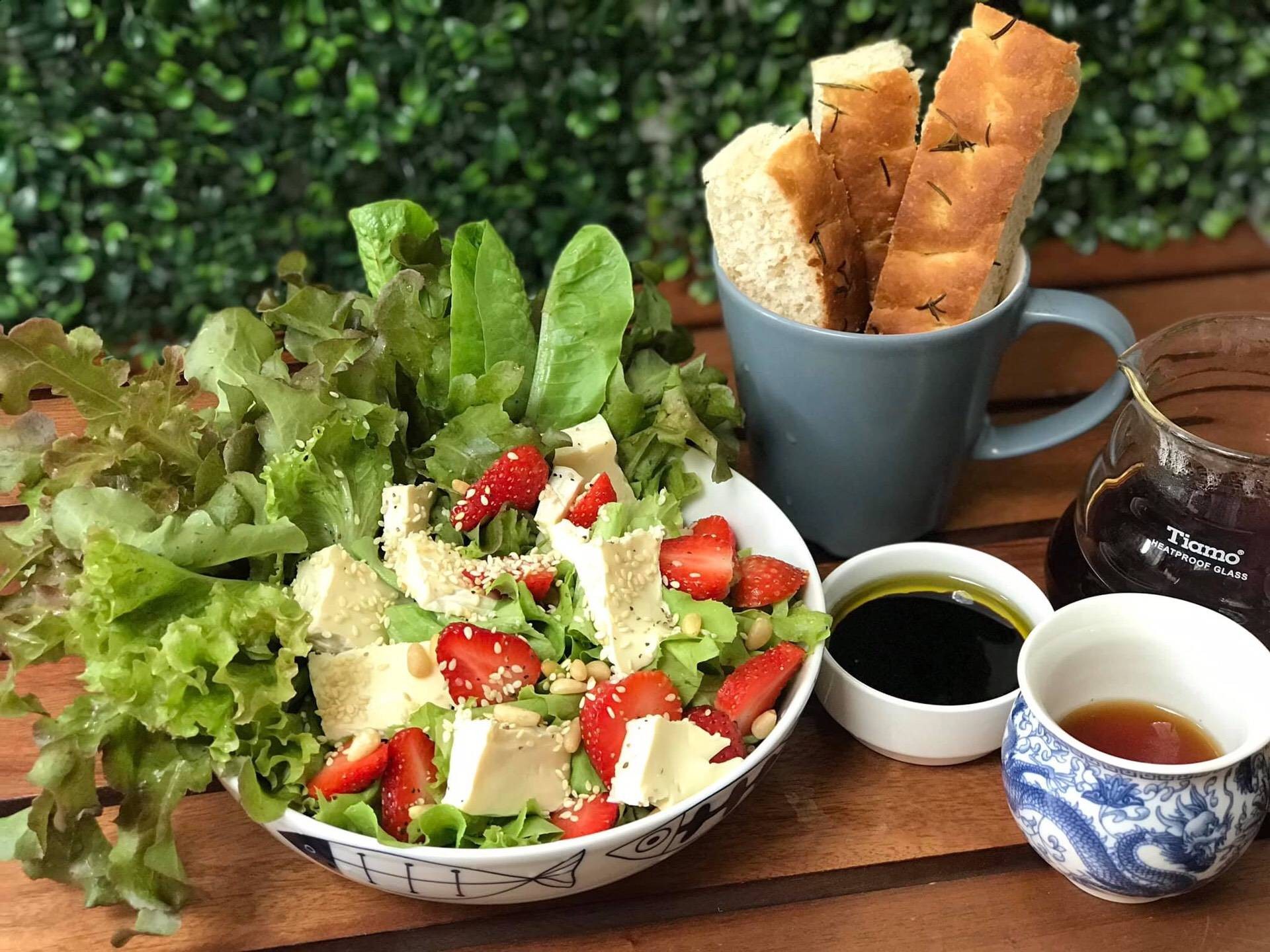 Strawberry Brie Salad