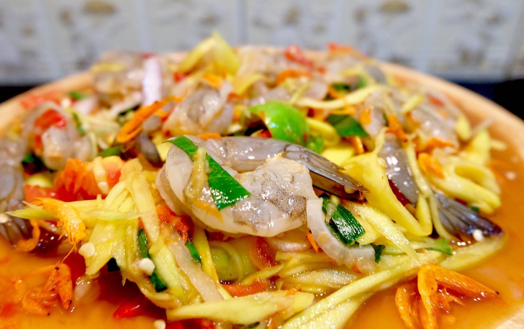 ตำมะม่วงกุ้งสด