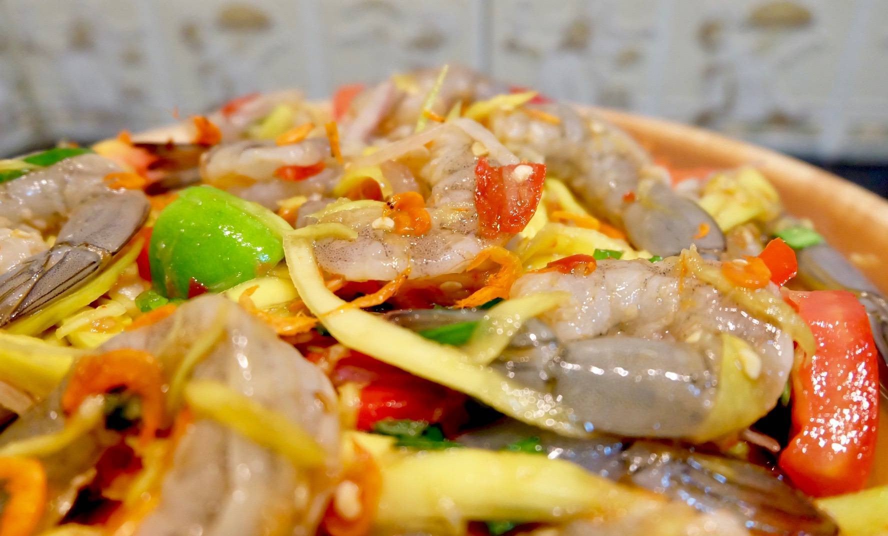 ตำมะม่วงกุ้งสด