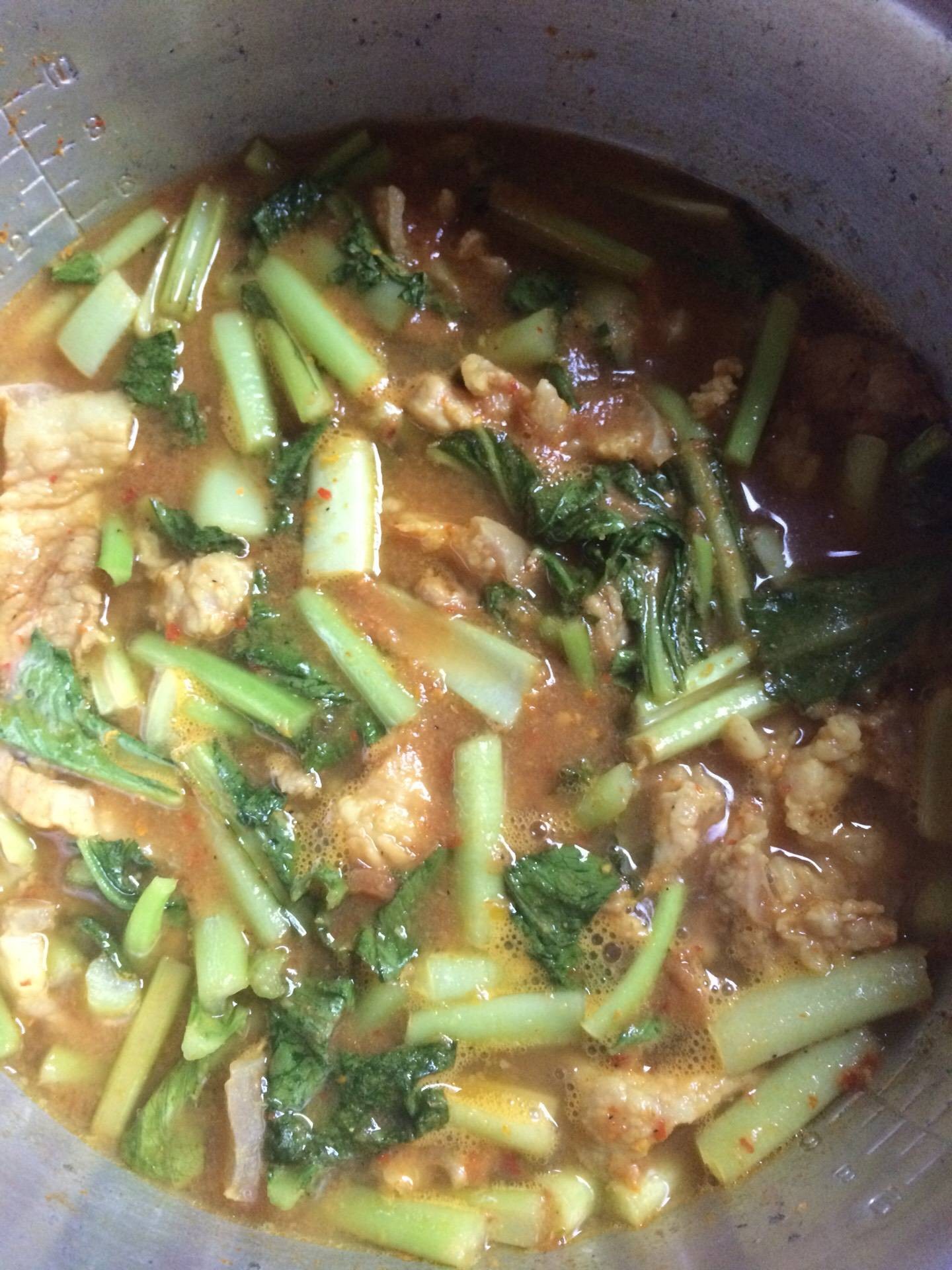แกงส้มหมูสามชั้น