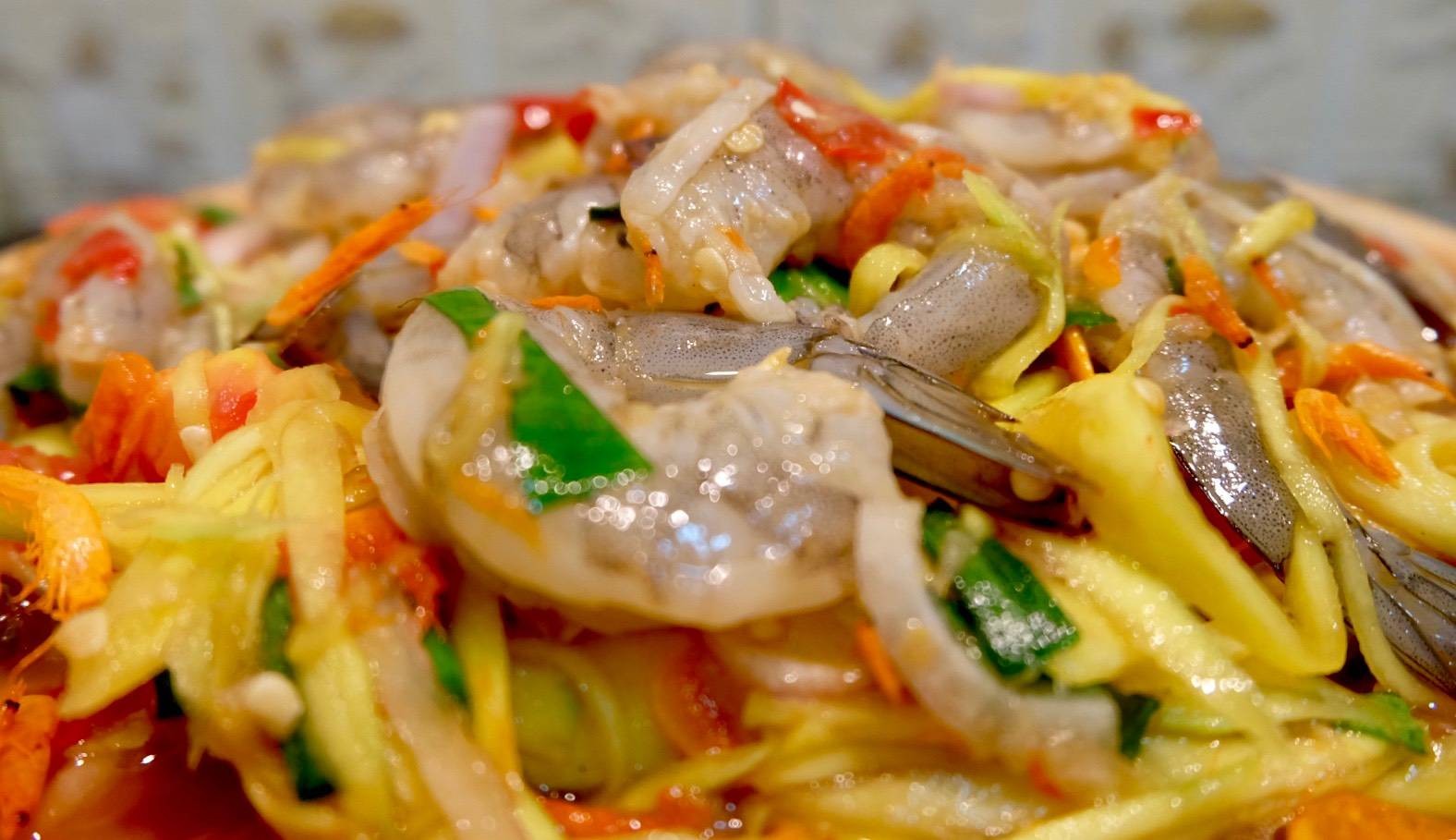 ตำมะม่วงกุ้งสด