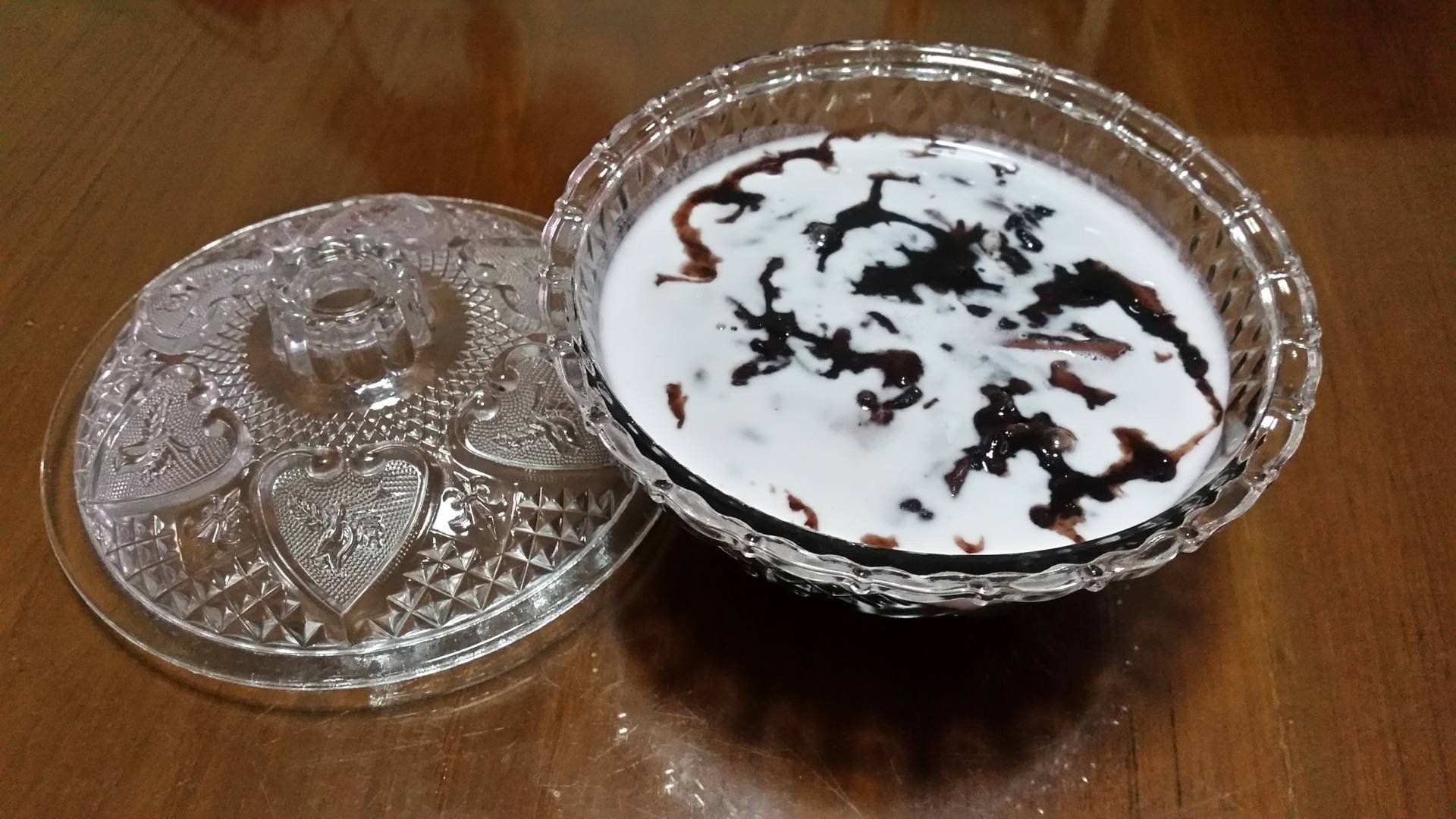 ข้าวเหนียวดำเปียกลำใยและเนื้อมะพร้าว