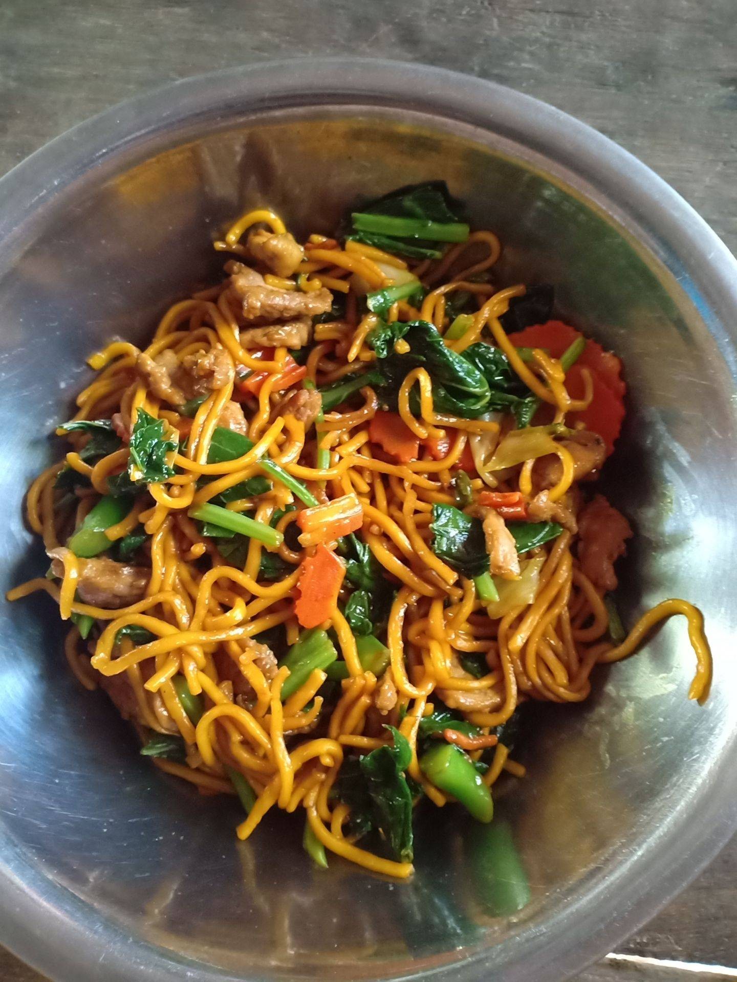 ผัดซีอิ๊วเส้นเหลืองหมู