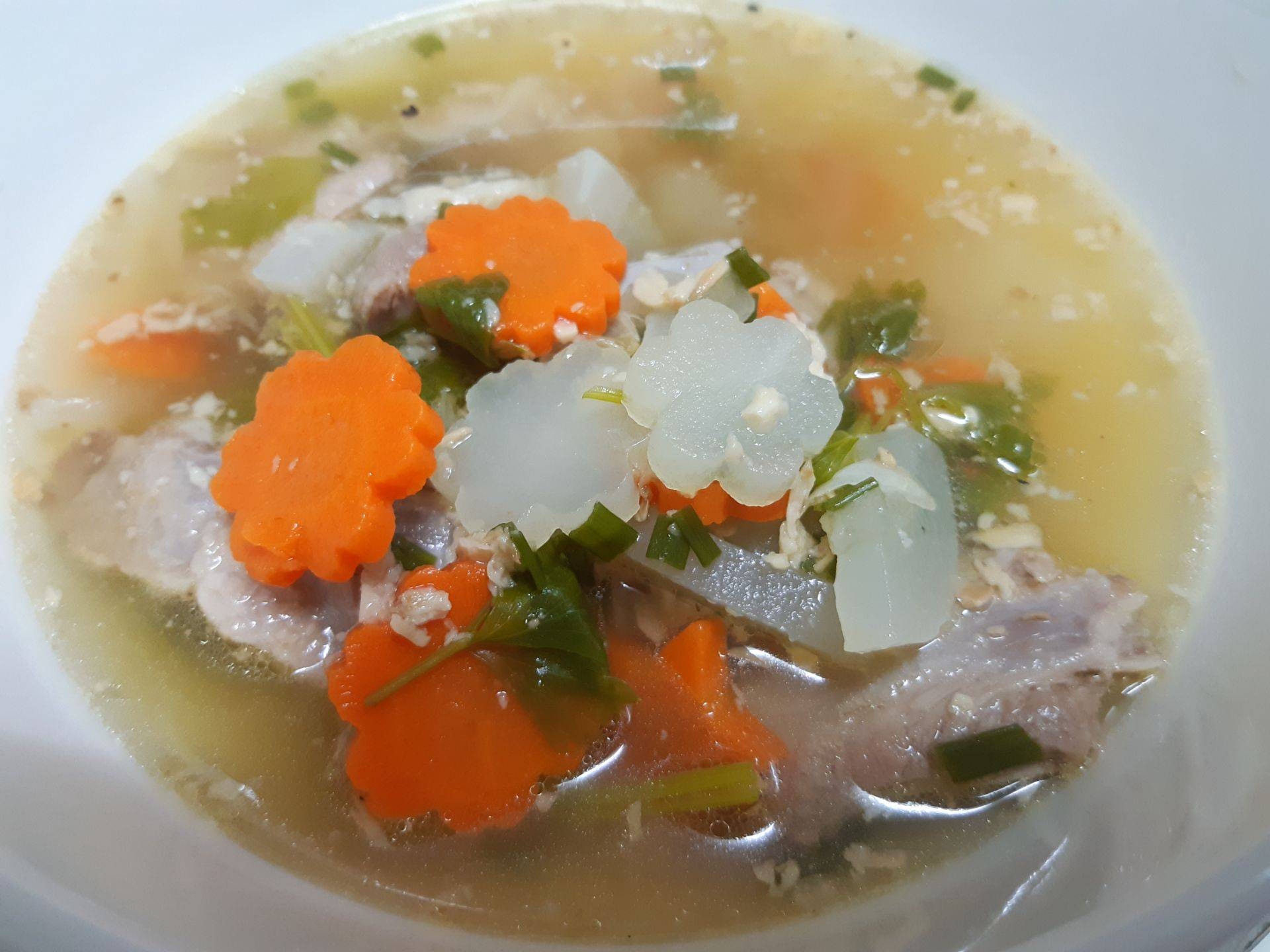 ต้มจืดกระดูกหมู  หัวไชเท้า