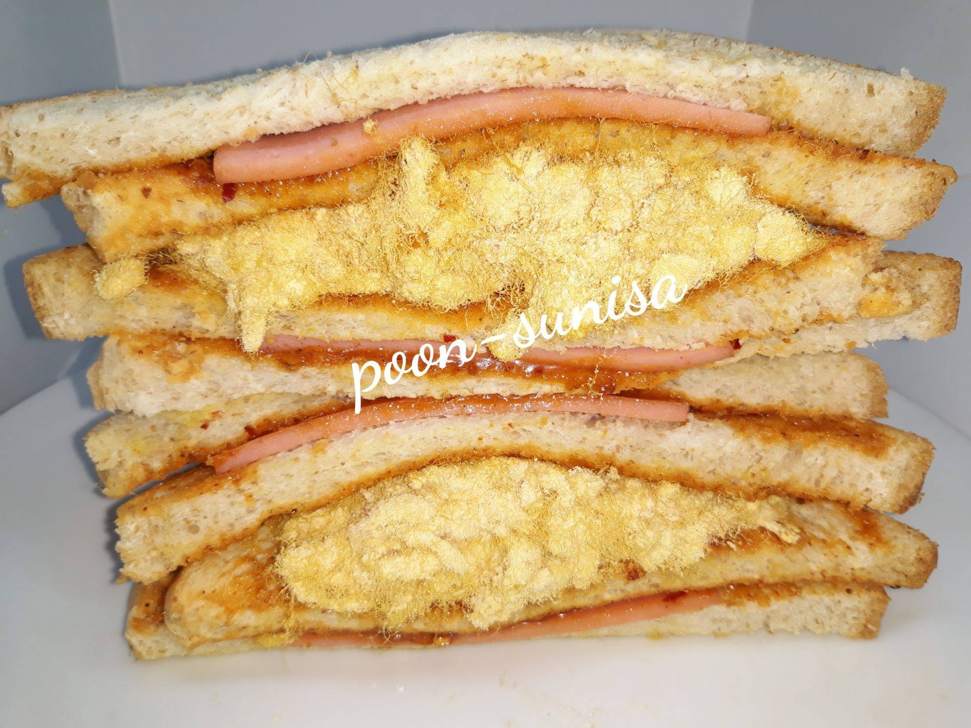 แซนวิชหมูหยองน้ำพริกเผา